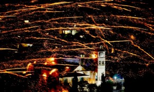 Türklerden Sakız Adasına Paskalya çıkarması!